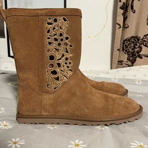 UGG AUSTRALIA Lo Pro Floral Cutout